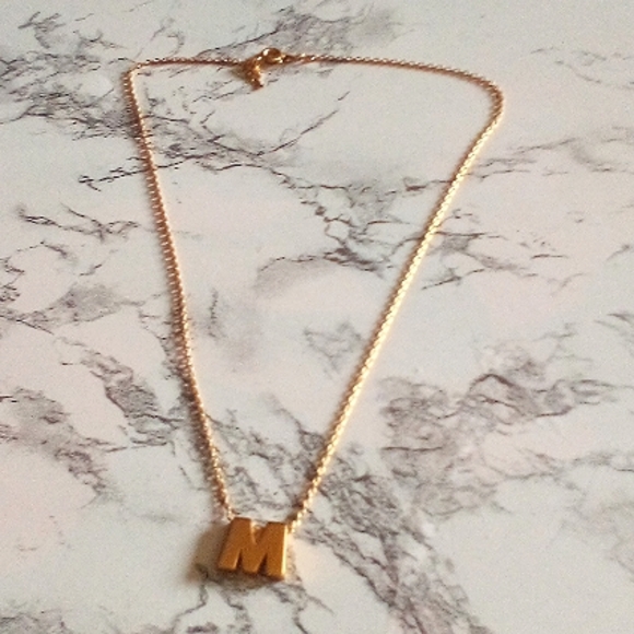 🦋Vintage Crown Trifari Gold Tone Initial Letter M Necklace - Picture 1 of 9